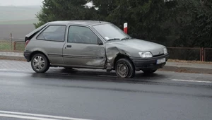 Tak się "rąbie" kierowców na kolizjach