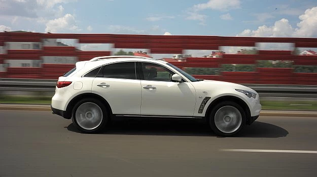 Infiniti QX70S 5.0 Premium - test