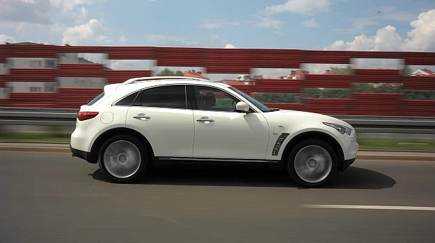 Infiniti QX70S 5.0 Premium - test Infiniti QX70S 5.0 Premium - test