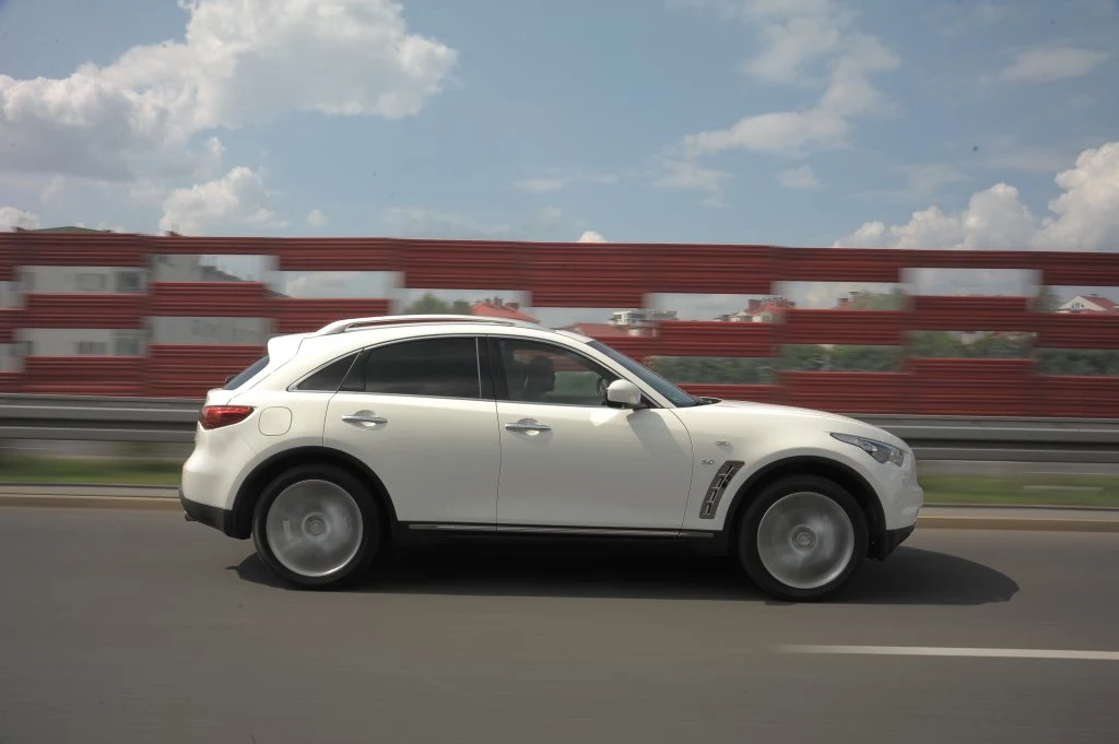 Infiniti QX70S 5.0 Premium Infiniti QX70S 5.0 Premium