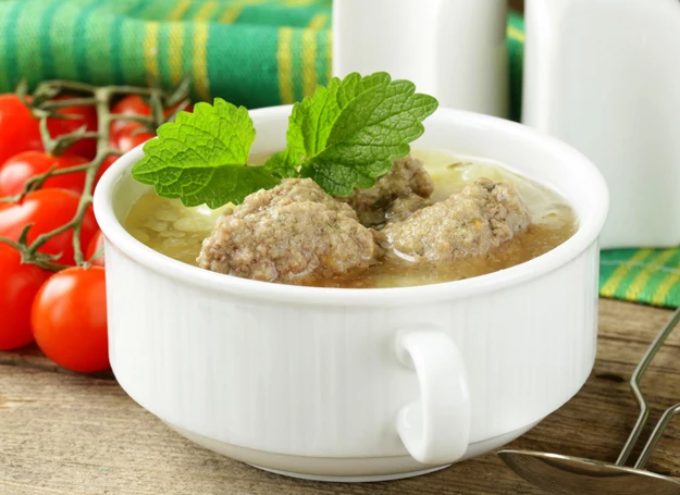 Zupa ziemniaczana z pulpetami jest idealna na chłodne wieczory