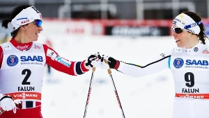 Charlotte Kalla (z prawej) i Marit Bjoergen