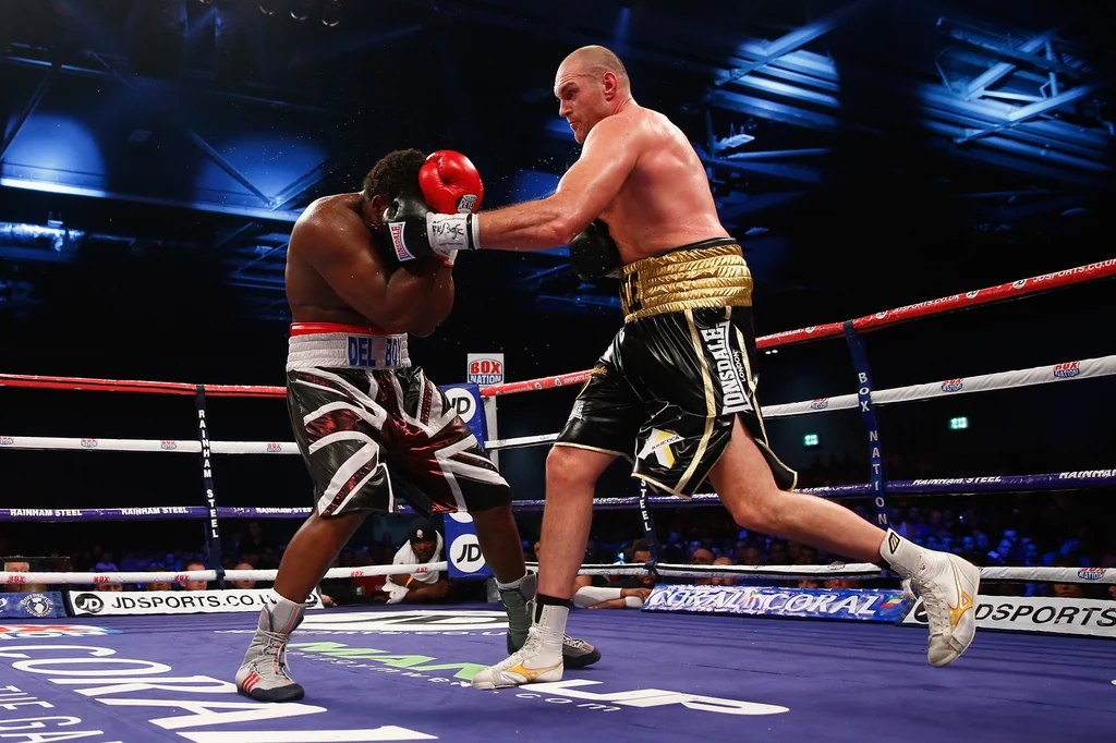 Tyson Fury (z prawej) w walce Dereckiem Chisorą