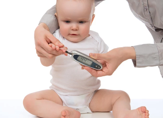 Twoje dziecko ma duże pragnienie, często oddaje mocz i chudnie? Powiedz o tym lekarzowi. Twoje dziecko ma duże pragnienie, często oddaje mocz i chudnie? Powiedz o tym lekarzowi.