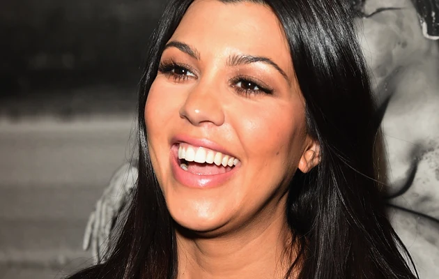 Kourtney Kardashian zapozuje nago na okładce! Kourtney Kardashian zapozuje nago na okładce!