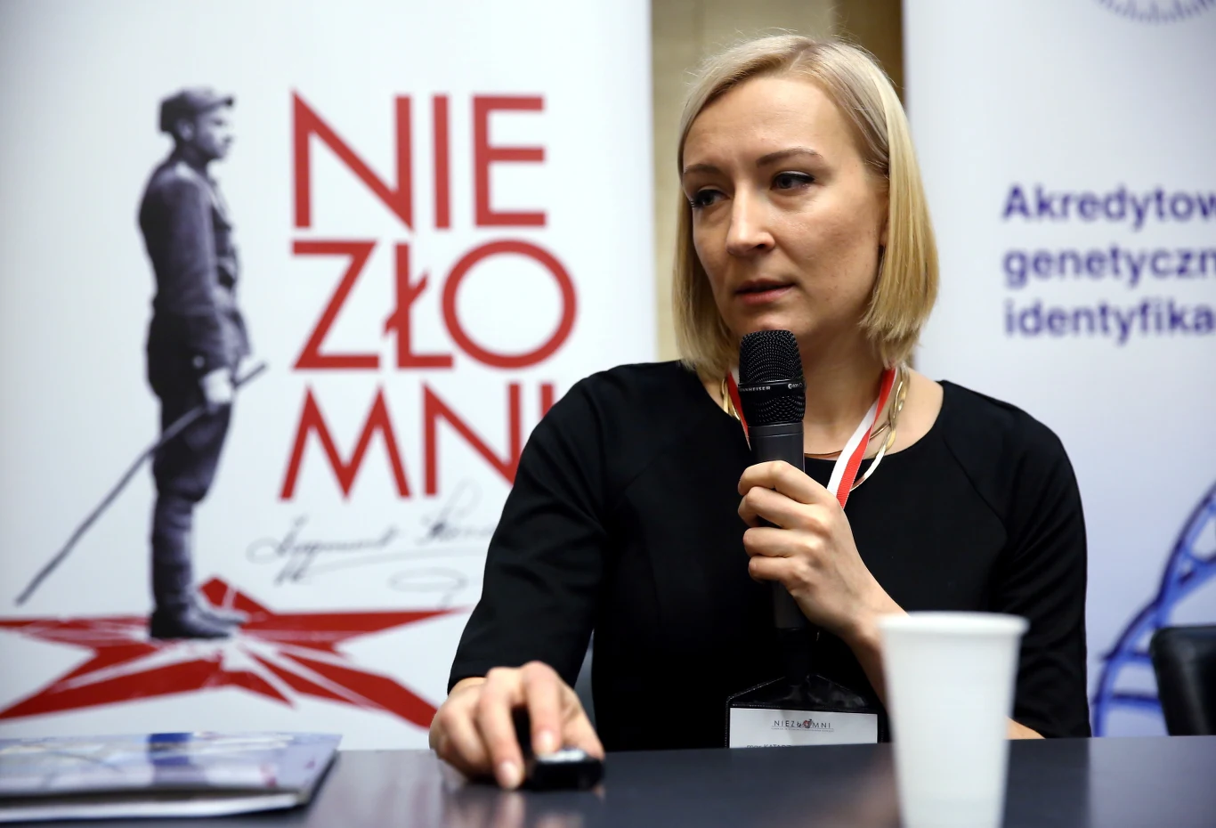 Antropolog, archeolog fundacji Katarzyna Kuźniarska, podczas konferencji prasowej fundacji Niezłomni