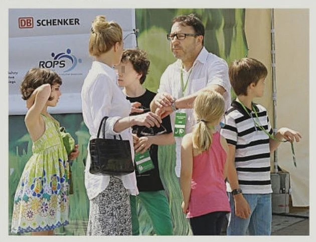 Monika i Zbyszek z dziećmi 