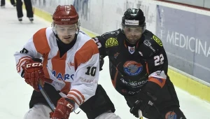 W walce o krążek Filip Stoklasa z Comarch Cracovii oraz Maciej Mermer z Ciarko