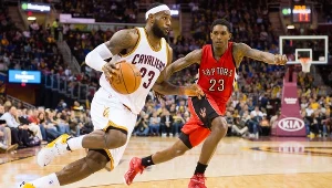 LeBron James (z piłką)