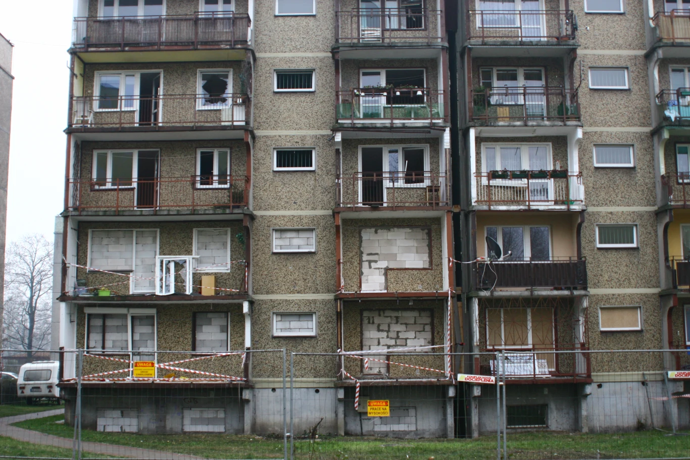 Po wybuchu gazu w bloku w Bytomiu, dziewięć rodzin straciło dach nad głową