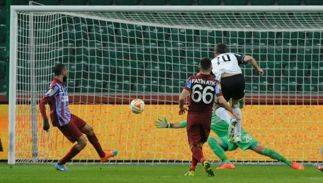 Legia pokonała Trabzonspor. Szkoda, że kibice tego nie widzieli. Legia pokonała Trabzonspor. Szkoda, że kibice tego nie widzieli.