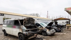 Spalone samochody przy ul. Marynarki Polskiej w Gdańsku