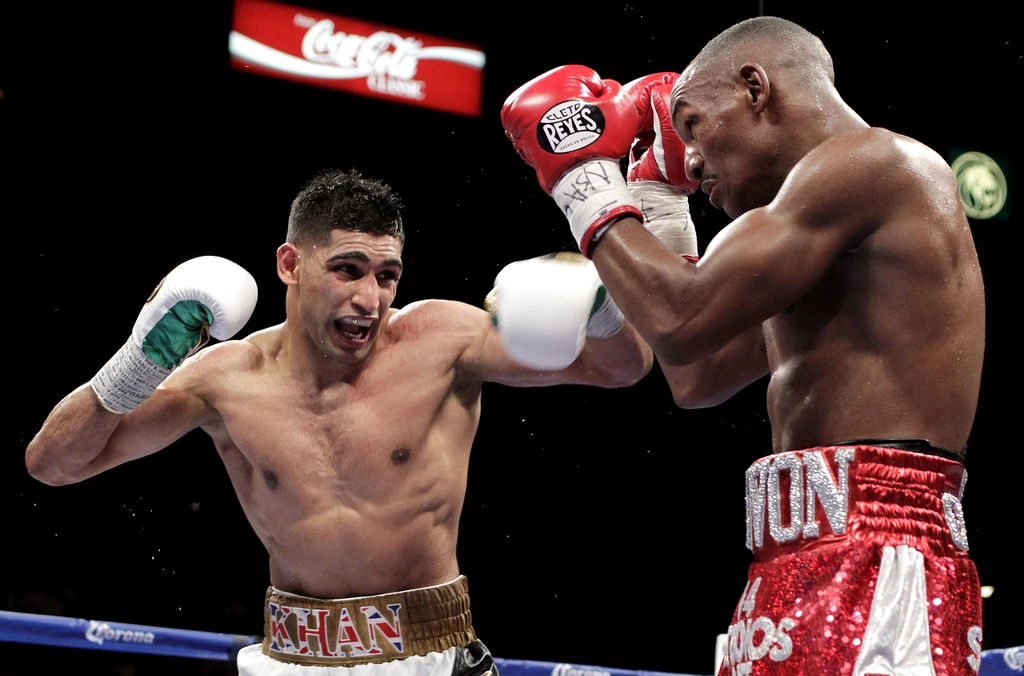 Amir Khan (z lewej) kontra Devon Alexander