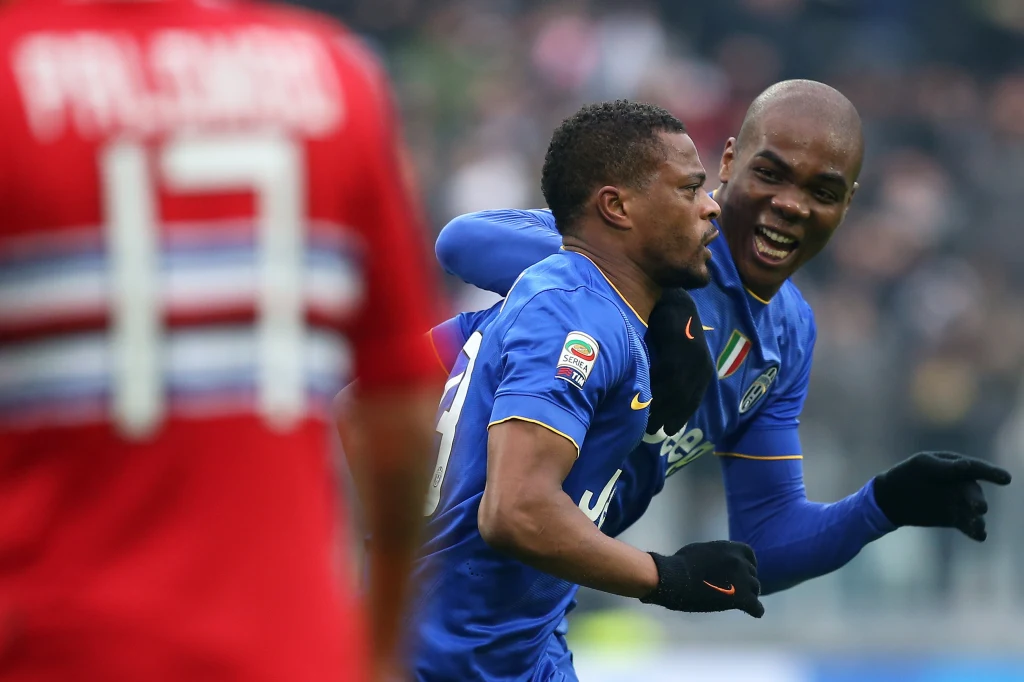 Patrice Evra i Angelo Ogbonna cieszą się po golu dla Juventusu Patrice Evra i Angelo Ogbonna cieszą się po golu dla Juventusu