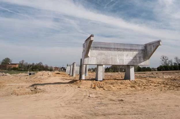 Budowa A1 idzie z wielkimi problemami. Na zdjęciu porzucona budowa A1 koło Łodzi