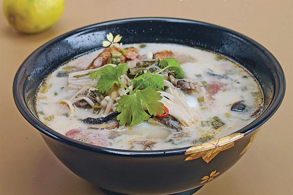 Tom kha gai - kokosowa zupa z kurczakiem Tom kha gai - kokosowa zupa z kurczakiem