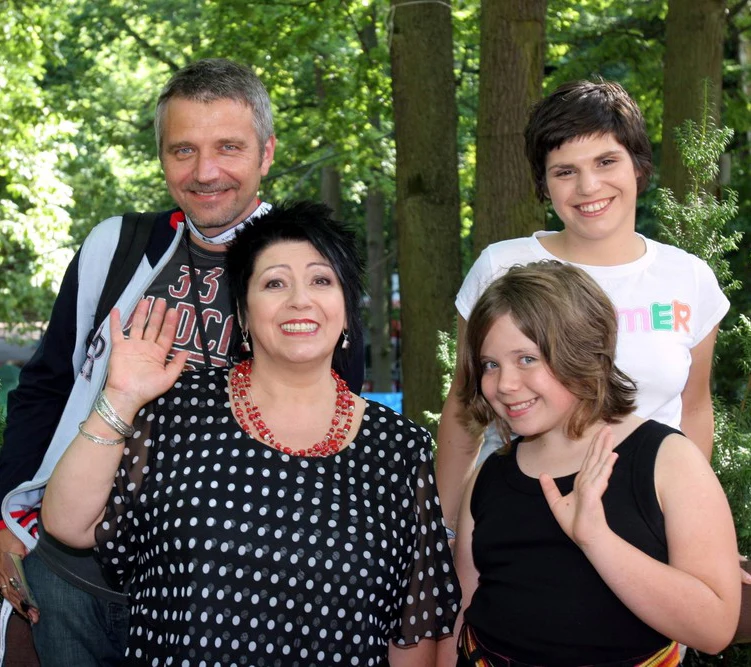 Ewa Bem z mężem i córkami w Sopocie