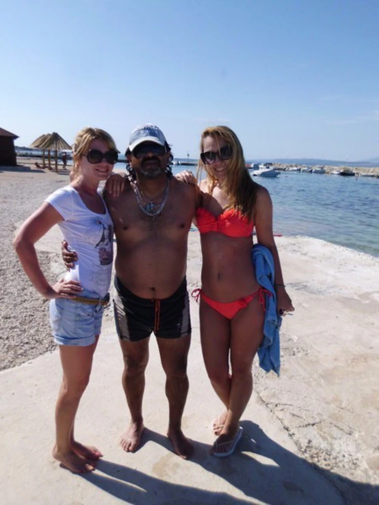 Maradona uwielbia towarzystwo młodych kobiet Maradona uwielbia towarzystwo młodych kobiet