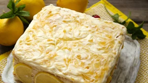 Tort mocno cytrynowy