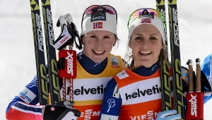 Norweżki Marit Bjoergen i Therese Johaug