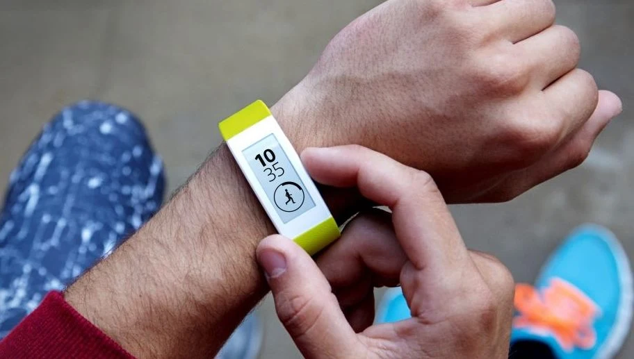 SmartBand Talk - do wyboru mamy kilka kolorów opasek SmartBand Talk - do wyboru mamy kilka kolorów opasek