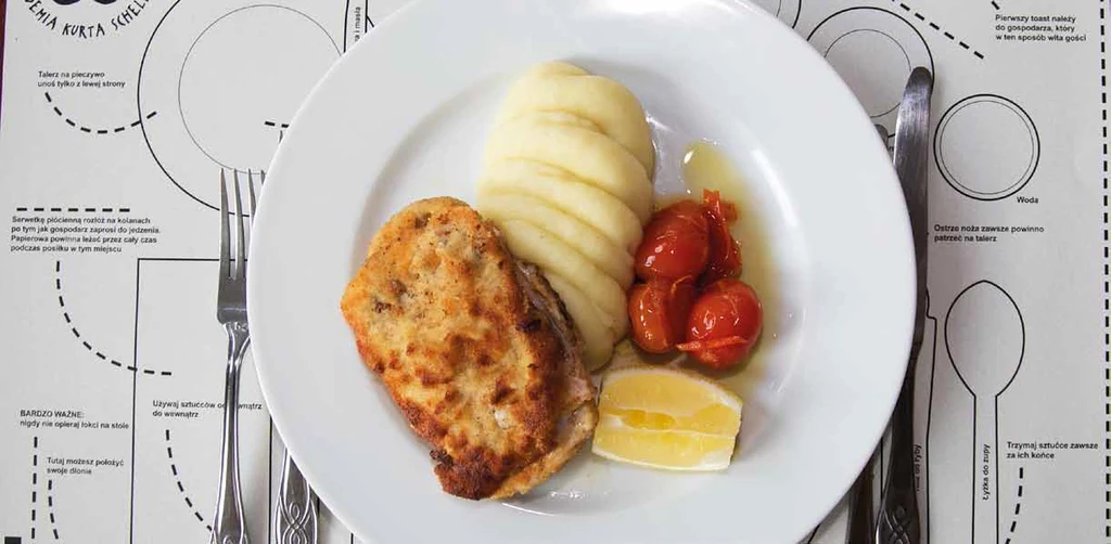 Cordon bleu z ziemniakami puree i pomidorkami