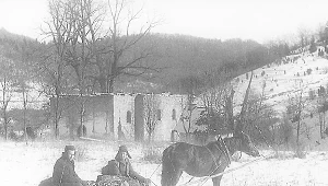 Łopienka, koniec lat 50. Tak wyglądała zrujnowana cerkiew pod wezwaniem św. Męczennicy Paraskewii fot. ze zbiorów Krzysztofa Potaczały
