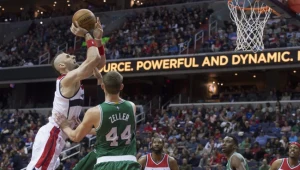 Marcin Gortat w meczu z Boston Celtics