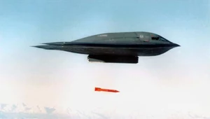 B-2 zrzuca B61-11