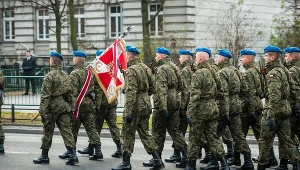 Trend odejść z wojska nie został zahamowany.