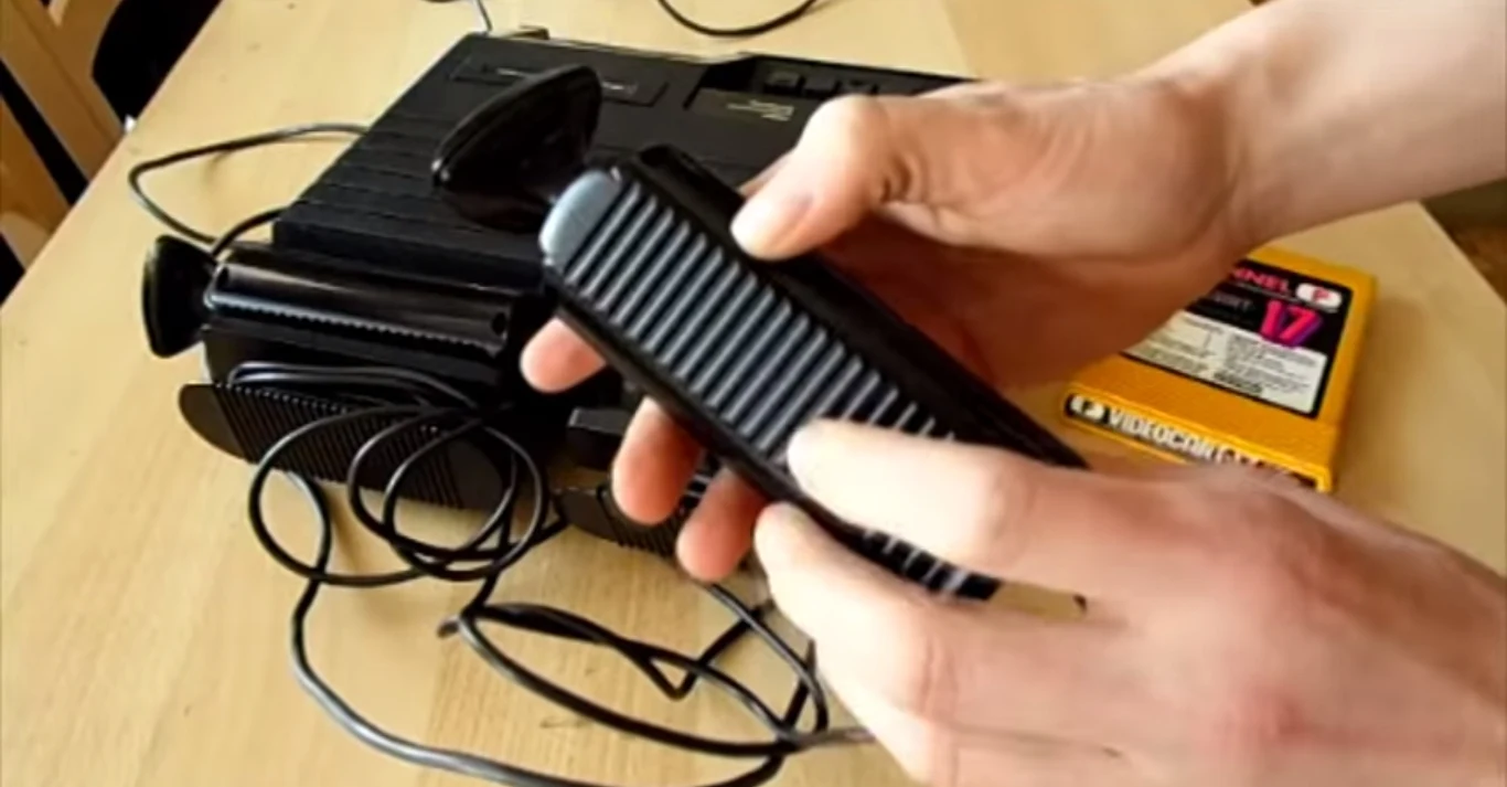 Fairchild Channel F - fragment materiału wideo znalezionego na kanale "ReplayRetro" w serwisie youtube.com Fairchild Channel F - fragment materiału wideo znalezionego na kanale "ReplayRetro" w serwisie youtube.com