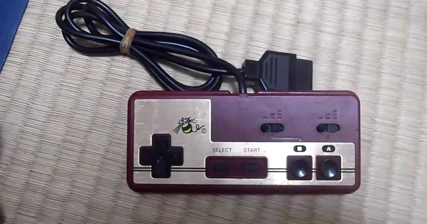 Famicon - fragment materiału wideo znalezionego na kanale "mikeman400" w serwisie youtube.com Famicon - fragment materiału wideo znalezionego na kanale "mikeman400" w serwisie youtube.com