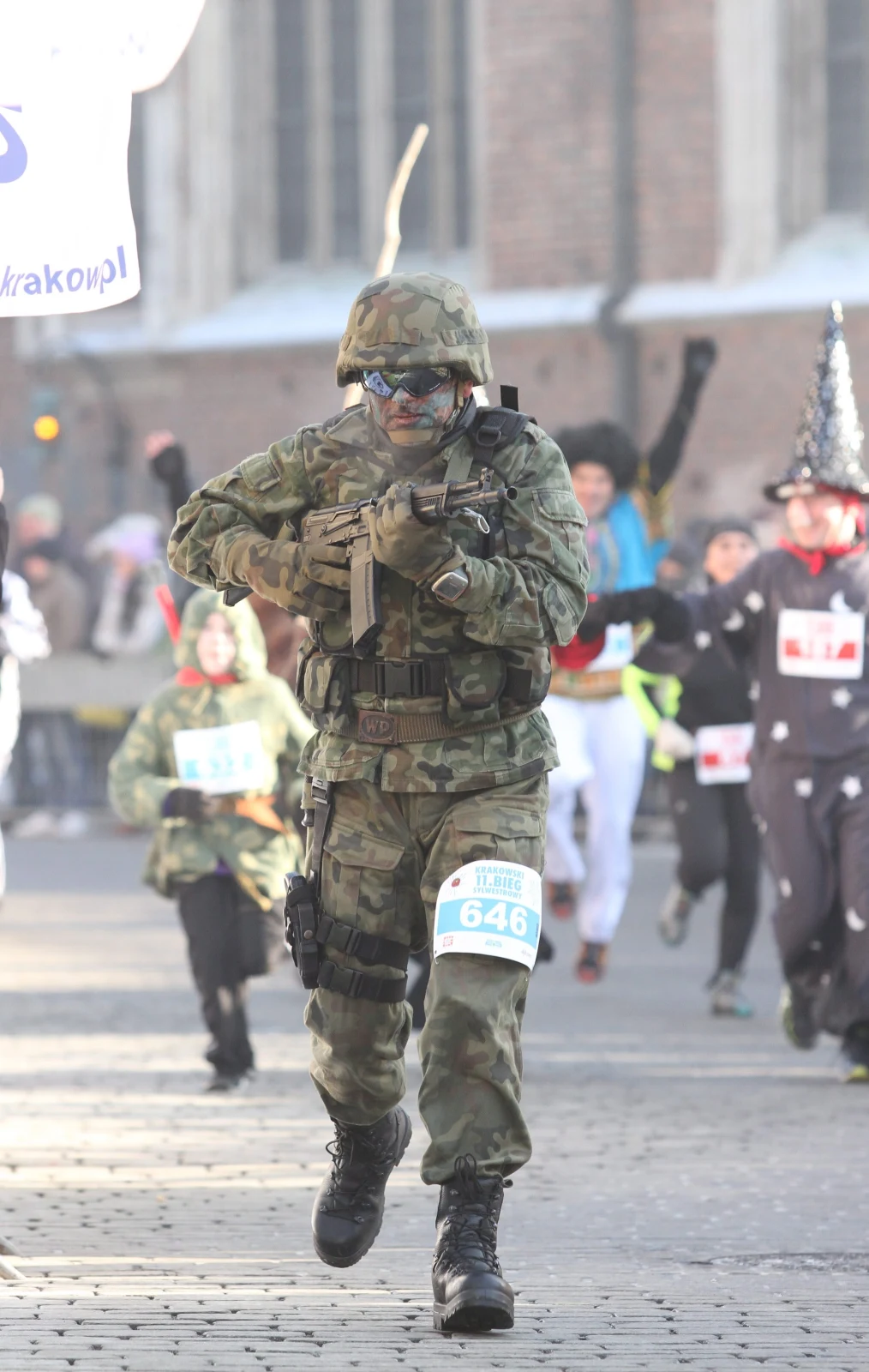 Uczestnicy biegu wykazali się sporą kreatywnością przy tworzeniu przebrań Uczestnicy biegu wykazali się sporą kreatywnością przy tworzeniu przebrań