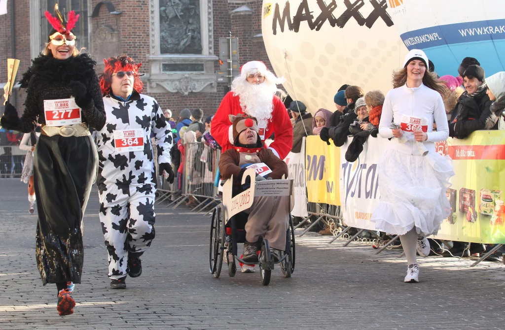 Uczestnicy biegu wykazali się sporą kreatywnością przy tworzeniu przebrań Uczestnicy biegu wykazali się sporą kreatywnością przy tworzeniu przebrań