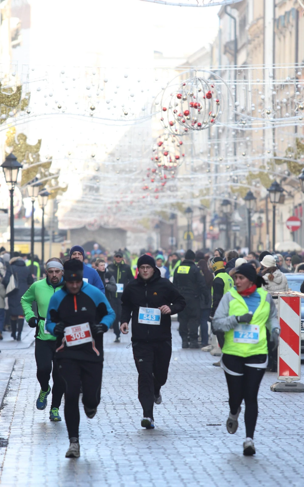 Uczestnicy biegu wykazali się sporą kreatywnością przy tworzeniu przebrań Uczestnicy biegu wykazali się sporą kreatywnością przy tworzeniu przebrań