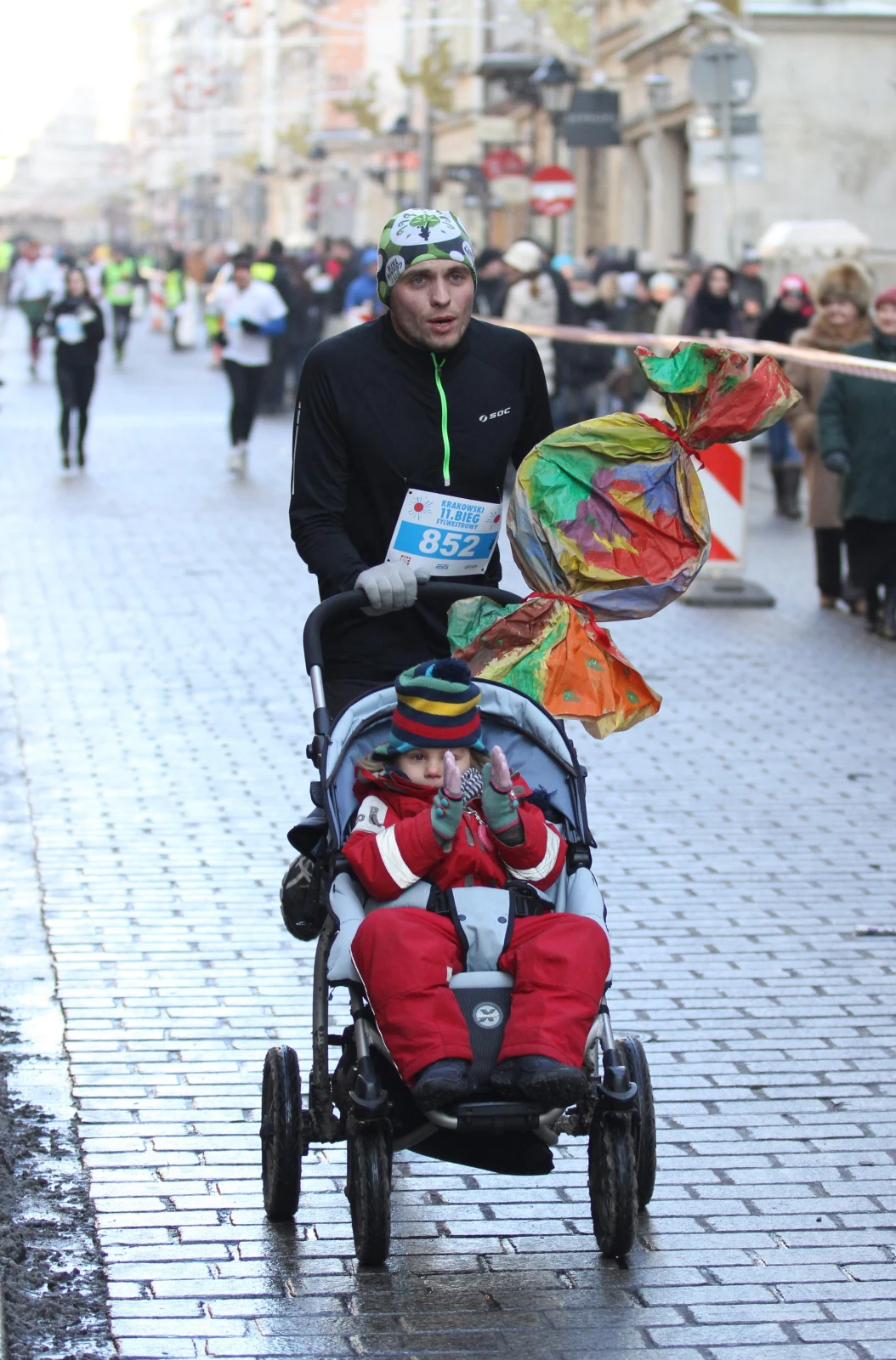 Uczestnicy biegu wykazali się sporą kreatywnością przy tworzeniu przebrań Uczestnicy biegu wykazali się sporą kreatywnością przy tworzeniu przebrań