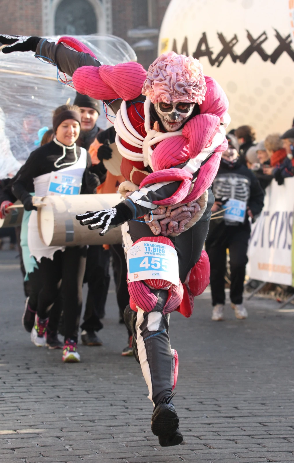 Uczestnicy biegu wykazali się sporą kreatywnością przy tworzeniu przebrań Uczestnicy biegu wykazali się sporą kreatywnością przy tworzeniu przebrań