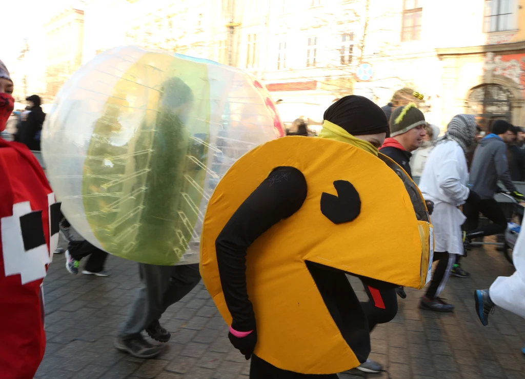 Uczestnicy biegu wykazali się sporą kreatywnością przy tworzeniu przebrań Uczestnicy biegu wykazali się sporą kreatywnością przy tworzeniu przebrań