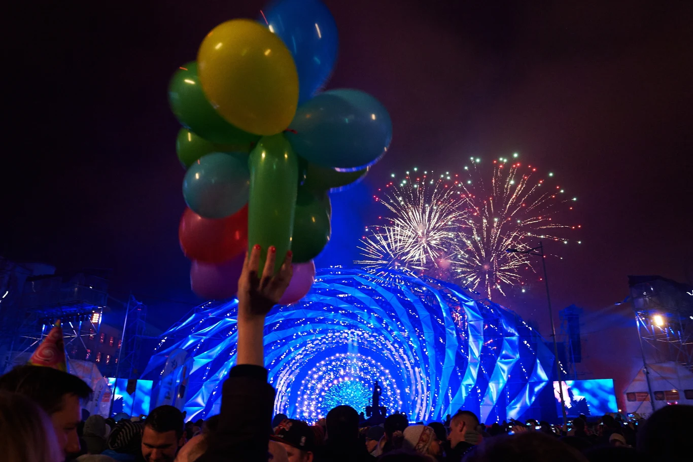 Noworoczne fajerwerki podczas koncertu Sylwester Polsatu 2014/2015 - Sylwestrowy Rejs Przebojów w sylwestrową noc w Gdyni