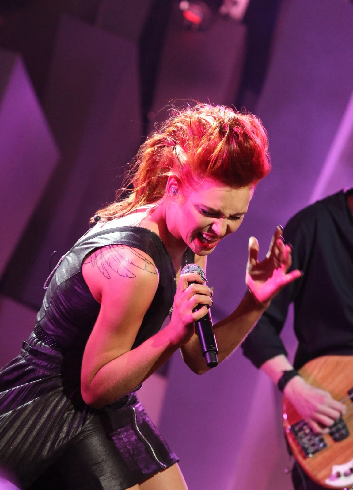 Wokalistka Red Lips, Joanna Czarnecka podczas koncertu "Kraków - miasto królów", zorganizowanej przez telewizję TVN, w noc sylwestrową na Rynku Głównym w Krakowie