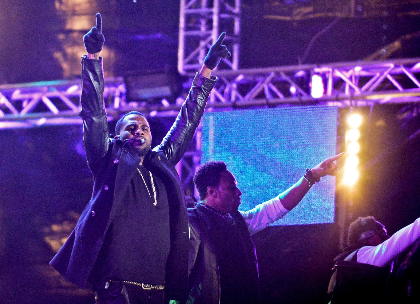 Występ amerykańskiego wokalisty i tancerza Jasona Derulo podczas nocy sylwestrowej na błoniach Stadionu Narodowego w Warszawie