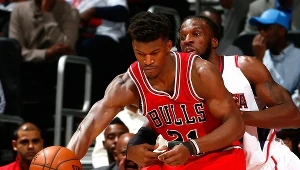 Jimmy Butler z piłką