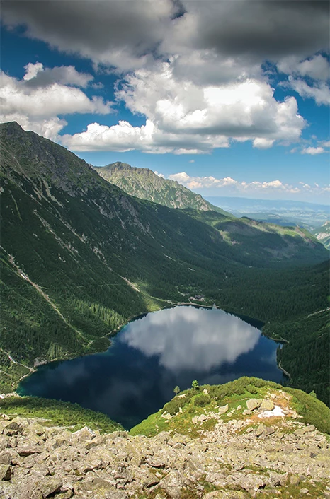 Fragment zlewni Morskiego Oka (fot. A. Śliwiński) Pod względem głębokości średniej Morskie Oko zajmuje w Polsce czwarte miejsce (fot. A. Śliwiński) Fragment zlewni Morskiego Oka (fot. A. Śliwiński) Pod względem głębokości średniej Morskie Oko zajmuje w Polsce czwarte miejsce (fot. A. Śliwiński)