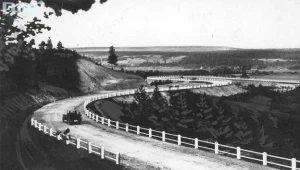 Fragment traktu im. Józefa Piłsudskiego w Ponarach w kierunku Trok. Zdjęcie z 1931 roku