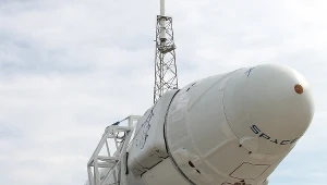 Rakieta nośna Falcon 9 z bezzałogowym statkiem transportowym Dragon
