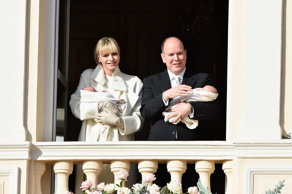 Księżna Charlene i Książę Albert II z dziećmi Księżna Charlene i Książę Albert II z dziećmi