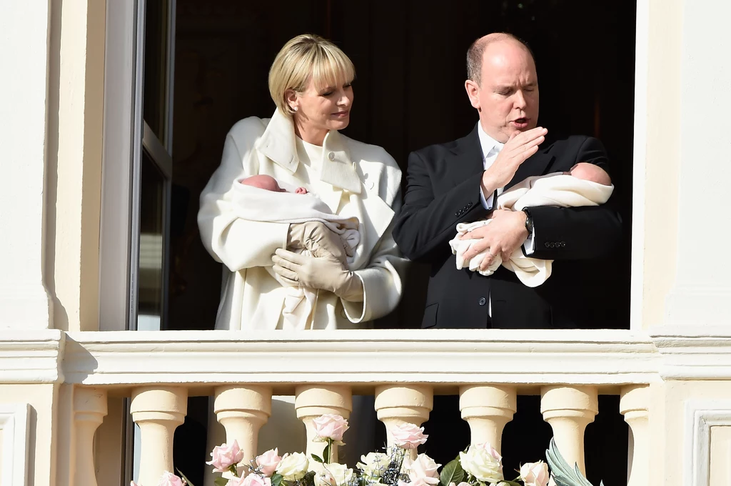Księżna Charlene i Książę Albert II z dziećmi Księżna Charlene i Książę Albert II z dziećmi