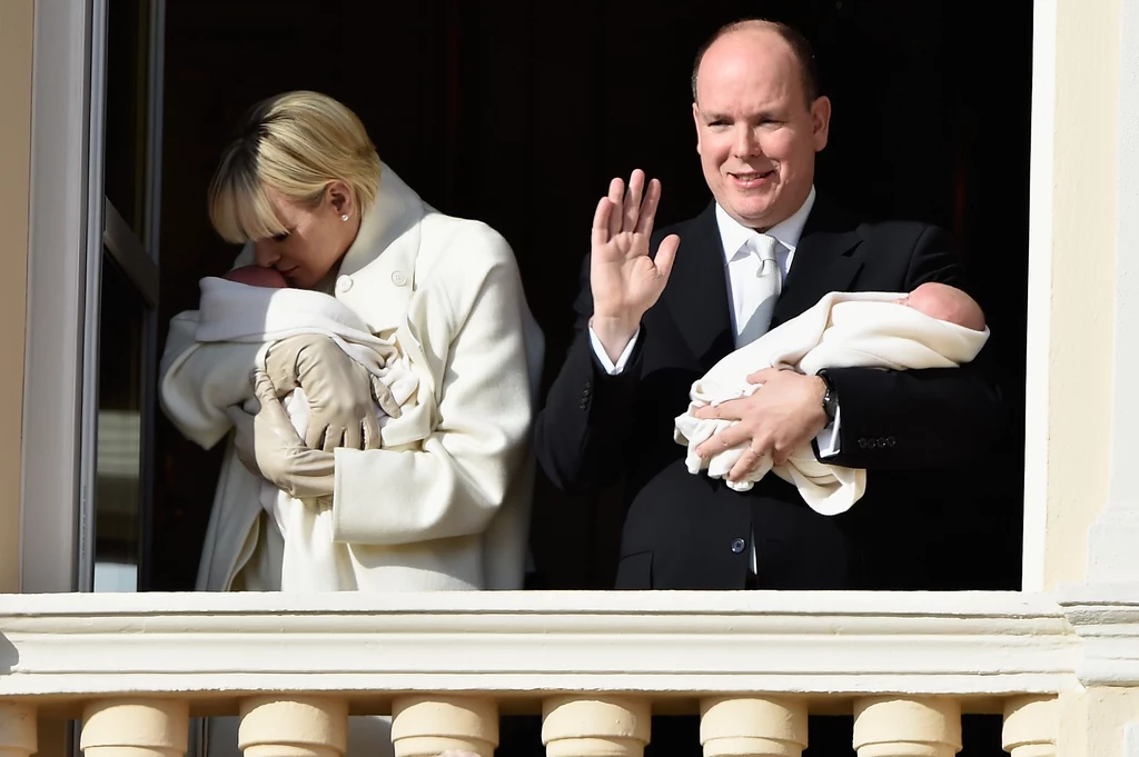 Księżna Charlene i Książę Albert II z dziećmi Księżna Charlene i Książę Albert II z dziećmi
