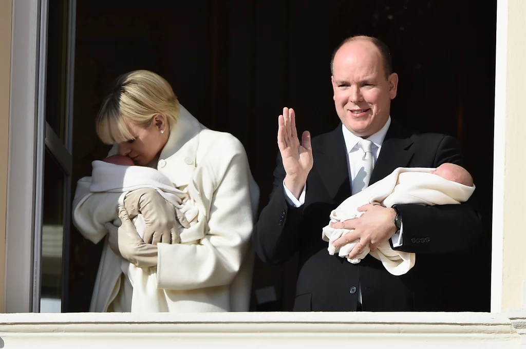 Księżna Charlene i Książę Albert II z dziećmi Księżna Charlene i Książę Albert II z dziećmi