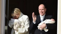 Księżna Charlene i Książę Albert II z dziećmi